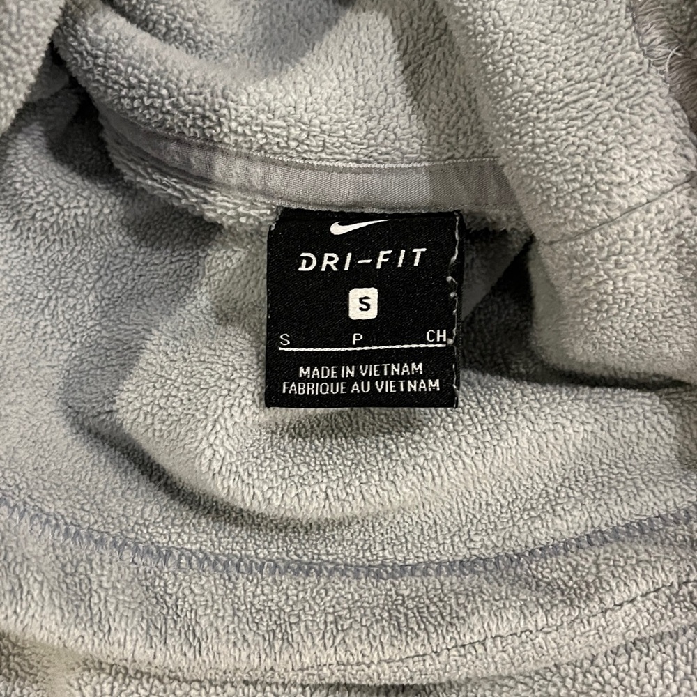 Nike Light Gray dry fit - Picture 2 of 3